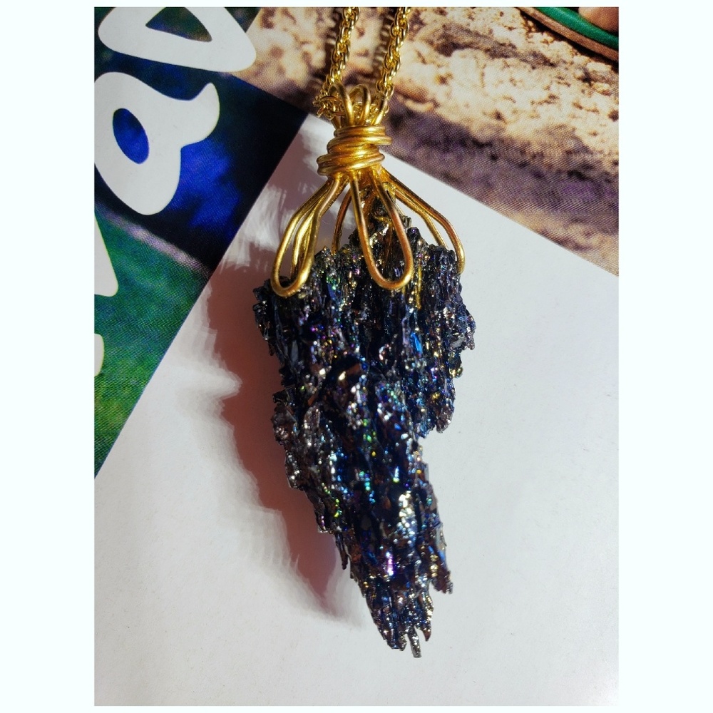 rainbow carborundom necklace K🦎K - Picture 2 of 7